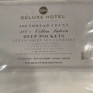 Deluxe Hotel queen sheets- new